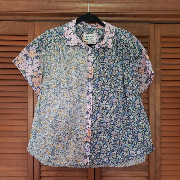 American Eagle Outfitters Tops - American Eagle Short Sleeve Button Up